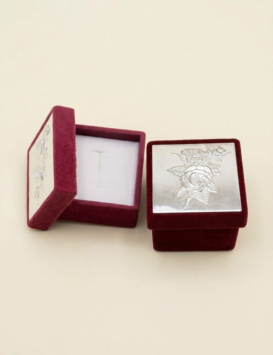 Maroon Velvet Ring Jewelry Box with Silver Rose Embossing – Second-Hand Gift image 3